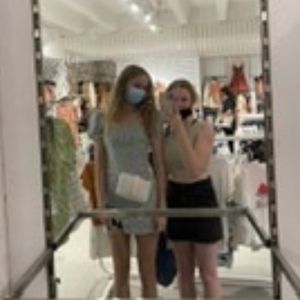 Meet your Posher, Chloe